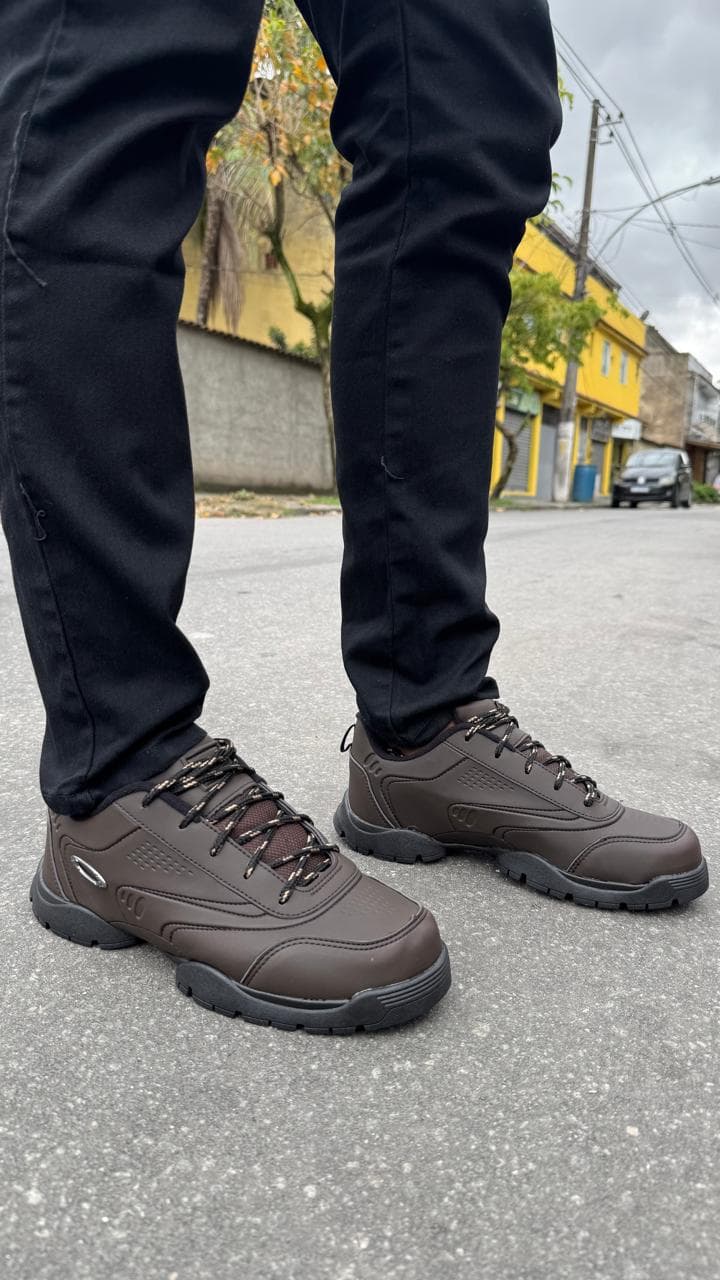 Oakley Trekking Marrom